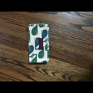 Have a whale of a time using this cute wallet.